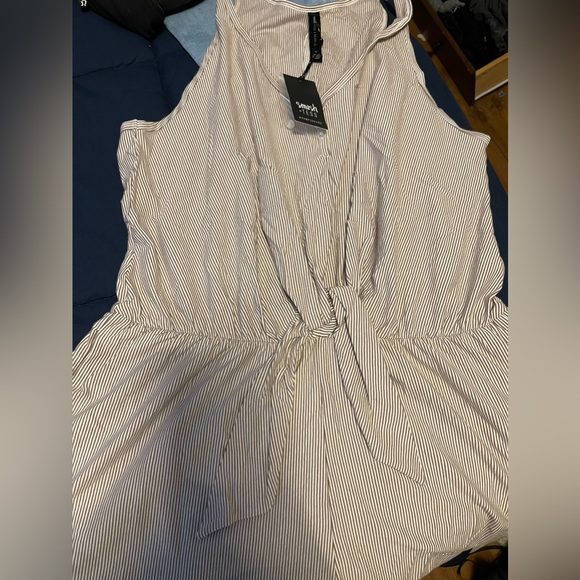 Smash + Tess x Hilary Duff romper - Picture 1 of 3